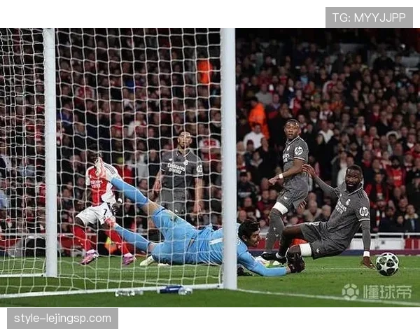 库尔图瓦：2米身高+高空球控制的门线反应完美结合