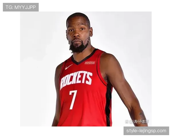 杜兰特今天又穿了那双限量鞋？感觉平时打球外形都比我去夜店还讲究！