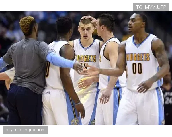 乔·杜马斯突破拉开空间助攻提升球队关键进攻效率