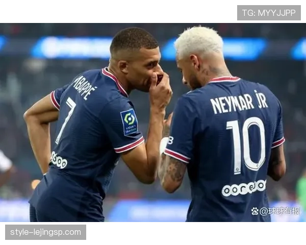 内马尔与姆巴佩持球推进中的角色分化与战术适配性分析